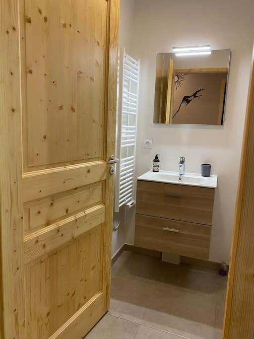 Gorgeous 2 Bedroom, 2 Full Bath, Ski In Apartment! Winner Of 2025 And 2024 Traveller Award! Morzine Eksteriør bilde